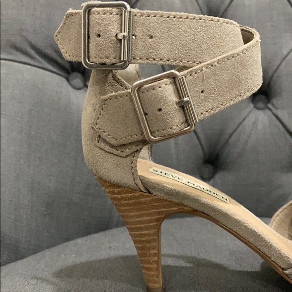 Steve Madden “layna” taupe suede kitten heel - Picture 3 of 3